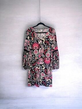 Floral Long-Sleeve V-Neck Dress in Black and Pink Size M
